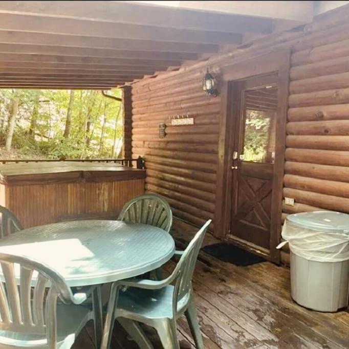 Rustic Black Bear Cabin Pigeon Forge Buitenkant foto