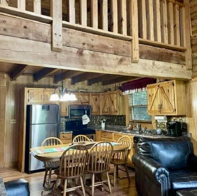 Rustic Black Bear Cabin Pigeon Forge Buitenkant foto