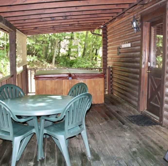 Rustic Black Bear Cabin Pigeon Forge Buitenkant foto
