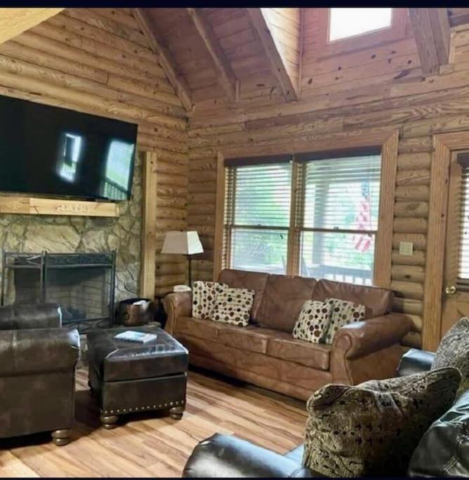 Rustic Black Bear Cabin Pigeon Forge Buitenkant foto