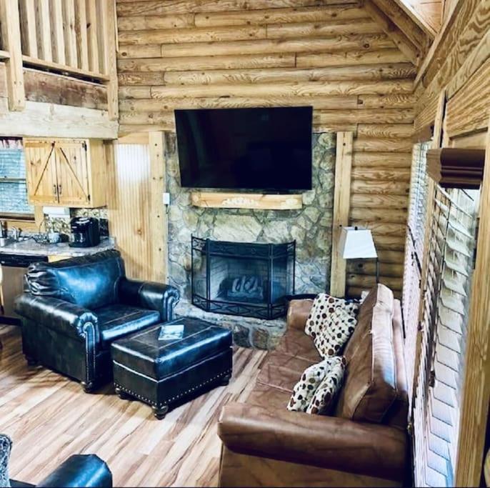 Rustic Black Bear Cabin Pigeon Forge Buitenkant foto